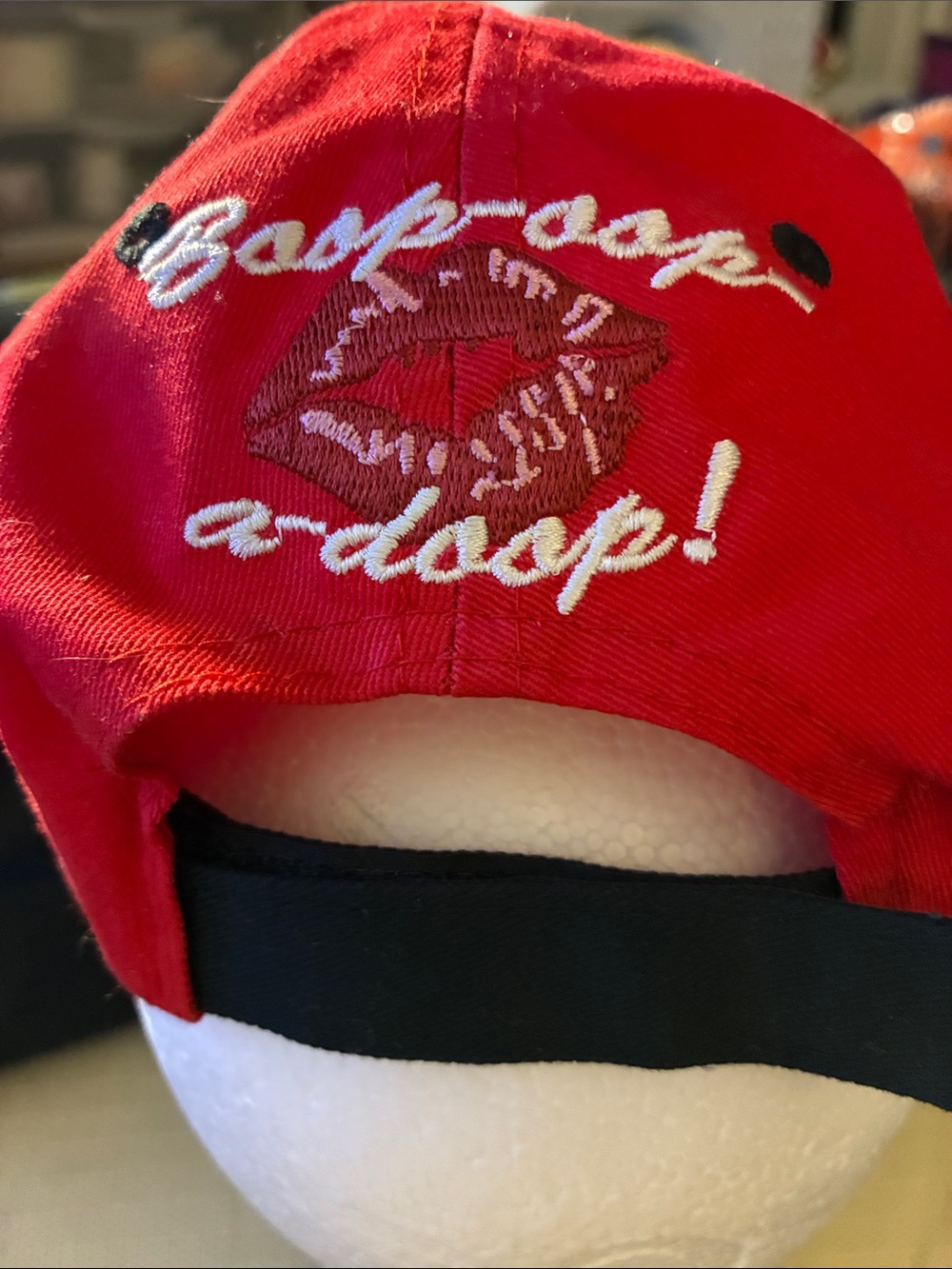 Sugar Loaf Betty Boop Red&Black Signature Cap w/Embroidered Kiss, Vintage-style - Picture 4 of 7